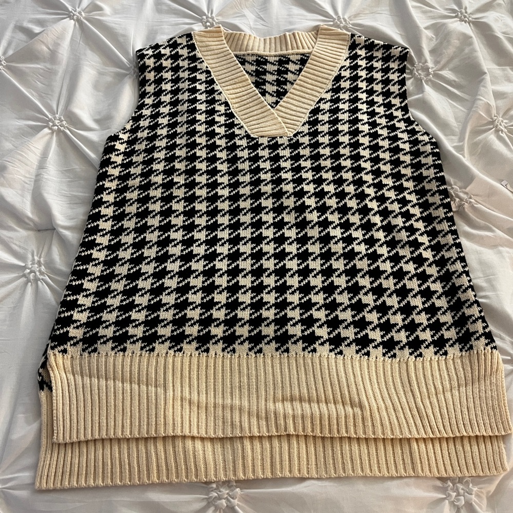 Amazon Black and Cream V-Neck Sweater Vest
